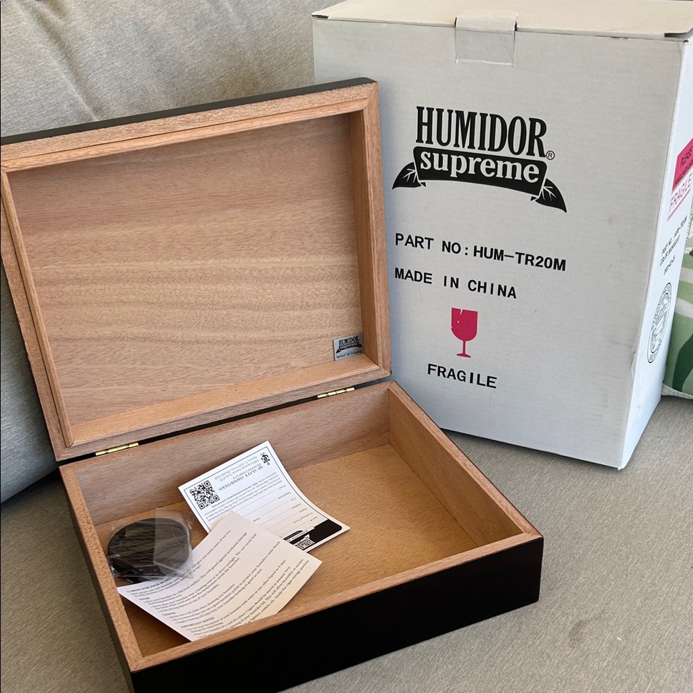 Supreme Black Wooden Humidor